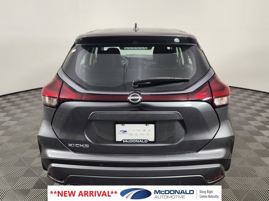 Used 2022 Nissan Kicks S FWD image 4