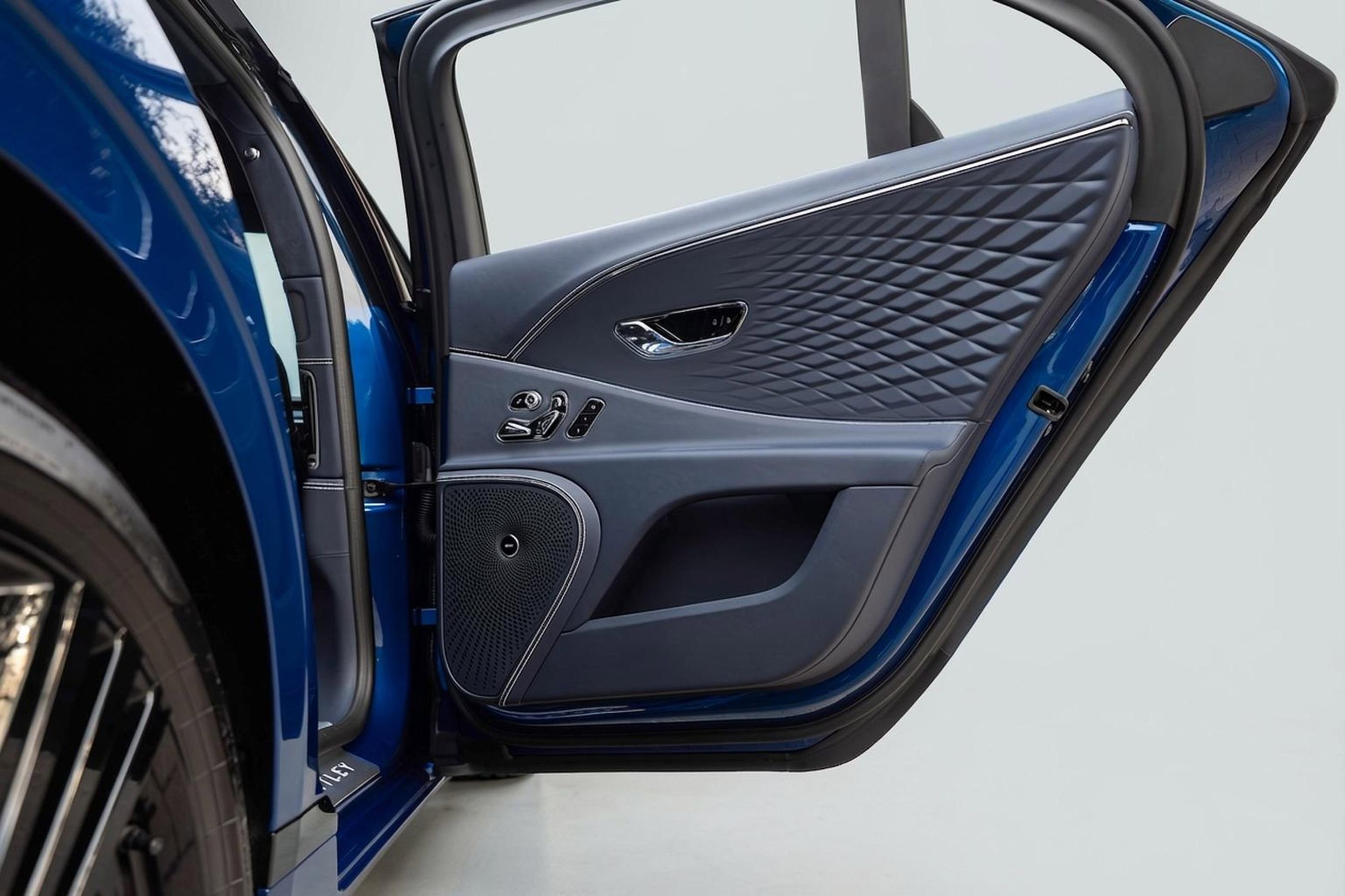 Used 2026 Bentley Flying Spur Azure image 18