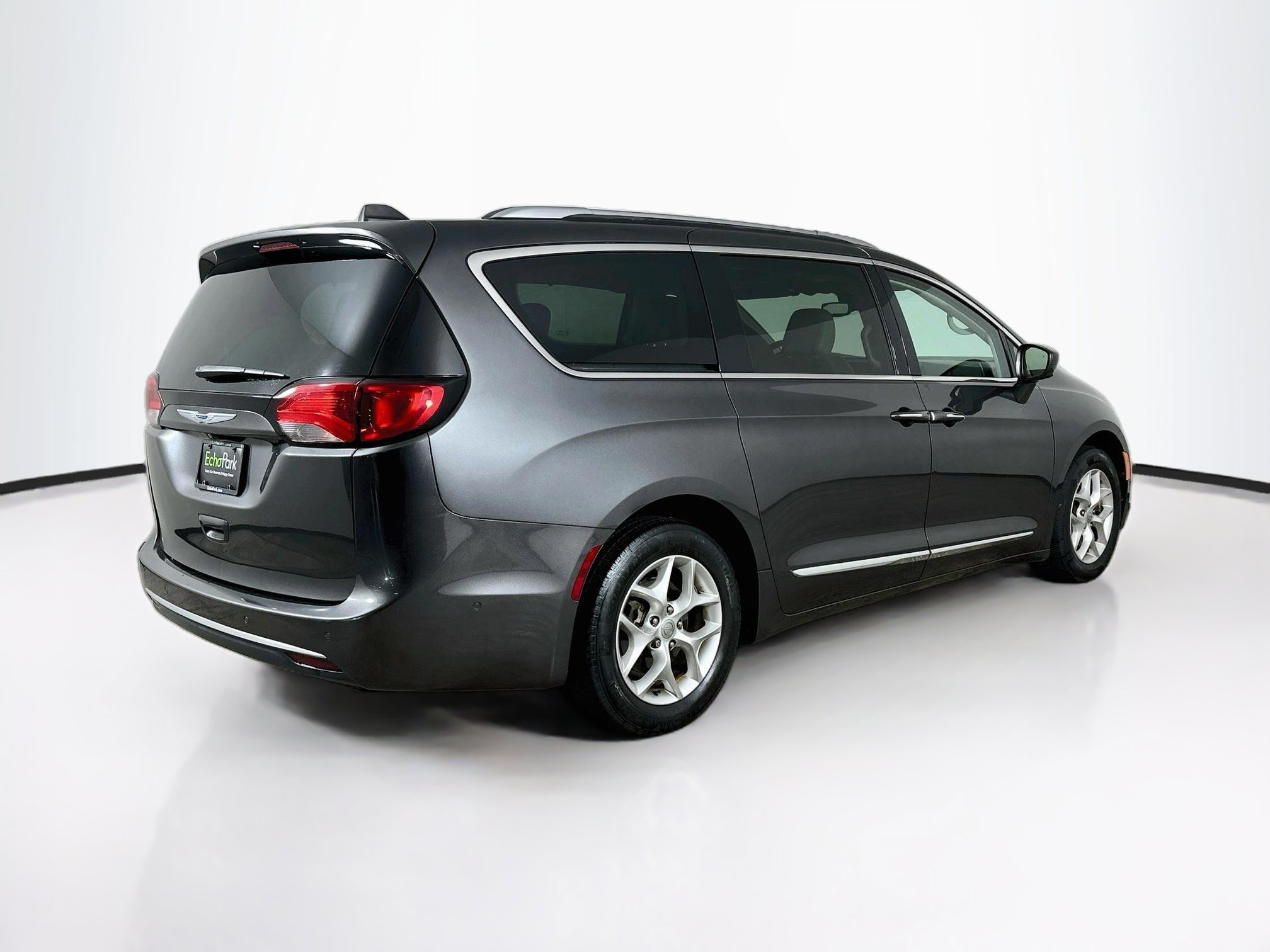 Used 2019 Chrysler Pacifica Touring-L Plus w/ Advanced Safetytec Group FWD image 9