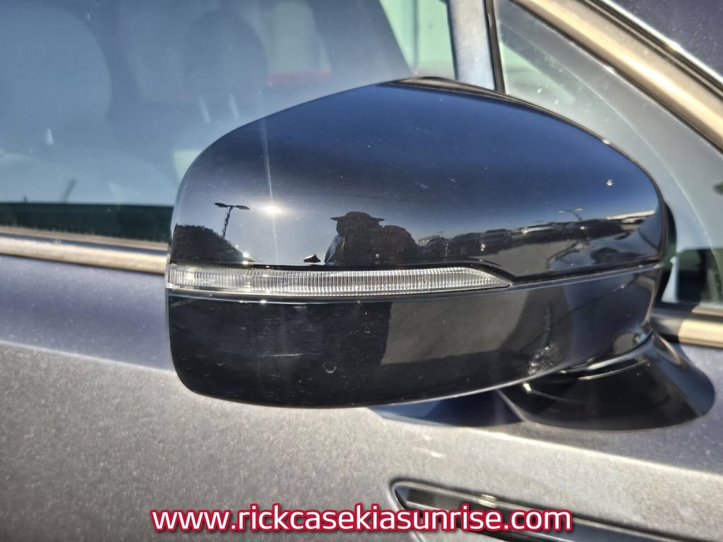 Used 2022 Kia Sorento EX w/ Panoramic Sunroof Package FWD image 7