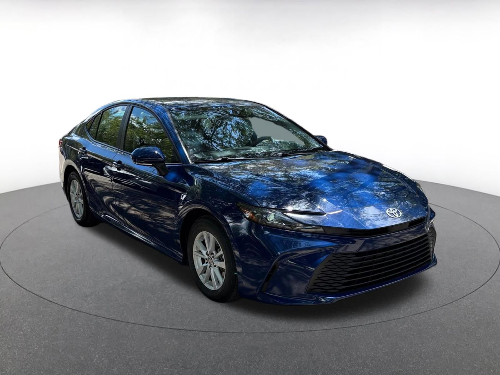 Used 2025 Toyota Camry LE FWD video 2