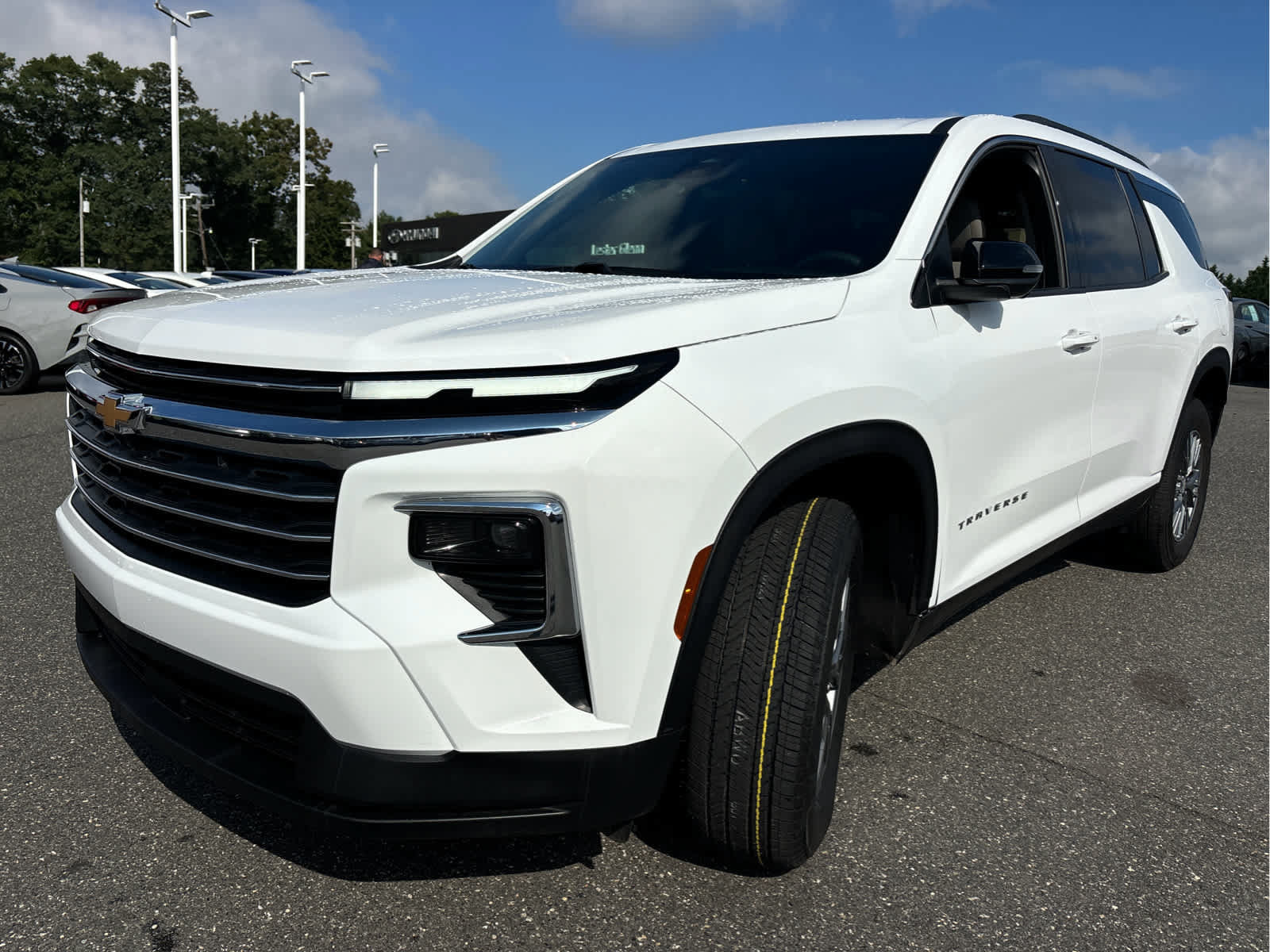 Certified 2026 Chevrolet Traverse LT w/ Driver Confidence Package FWD image 5