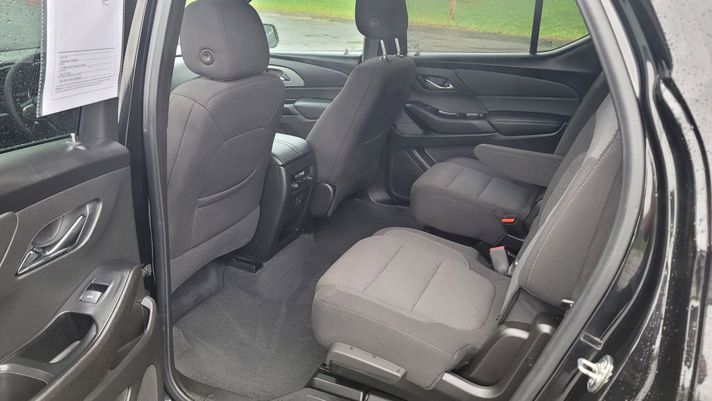 Used 2023 Chevrolet Traverse LT image 26