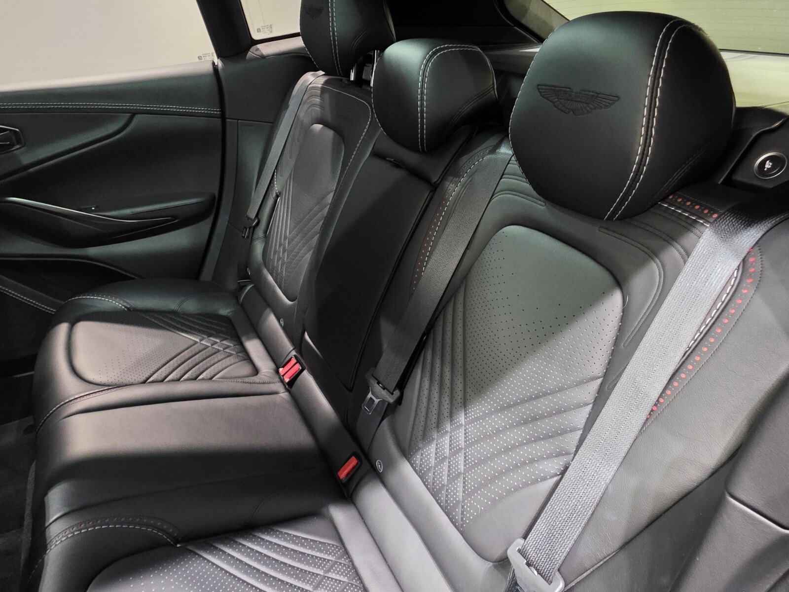 Used 2021 Aston Martin DBX image 20