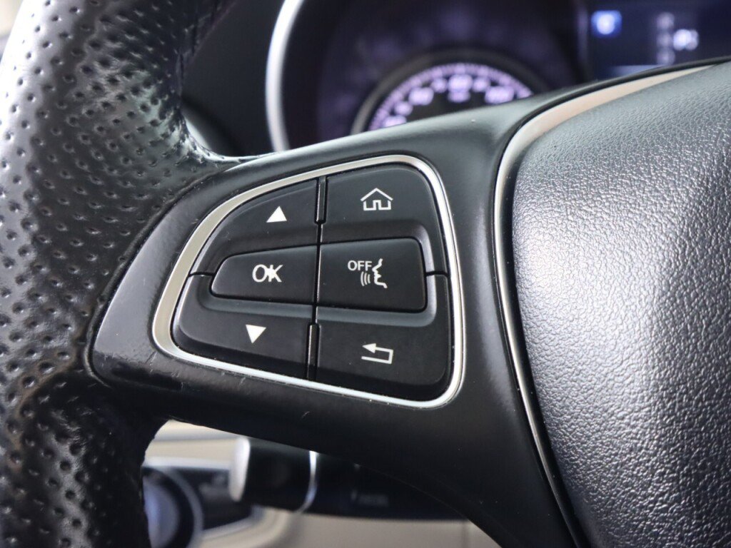Used 2017 Mercedes-Benz C 300 4MATIC Sedan image 12