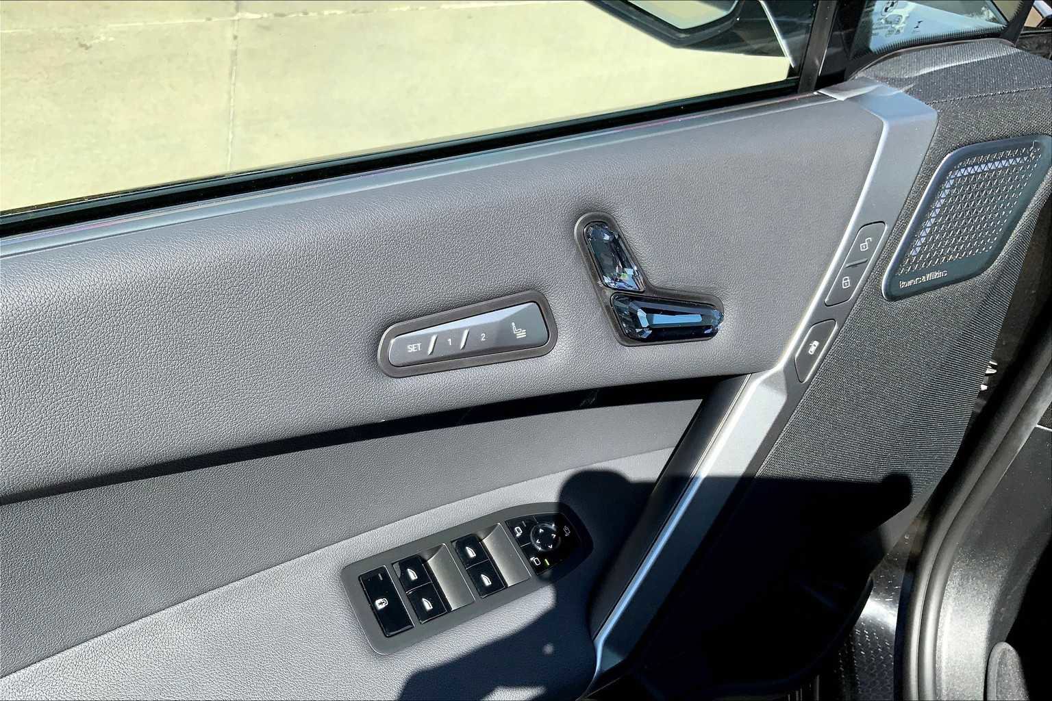 New 2026 BMW iX M70 image 16