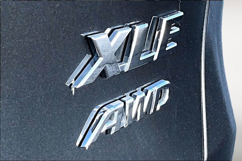 Used 2025 Toyota RAV4 XLE AWD/4WD image 8