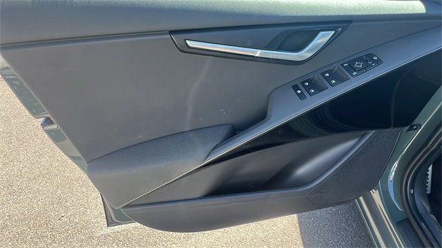 Used 2025 Kia Niro EX Touring image 10