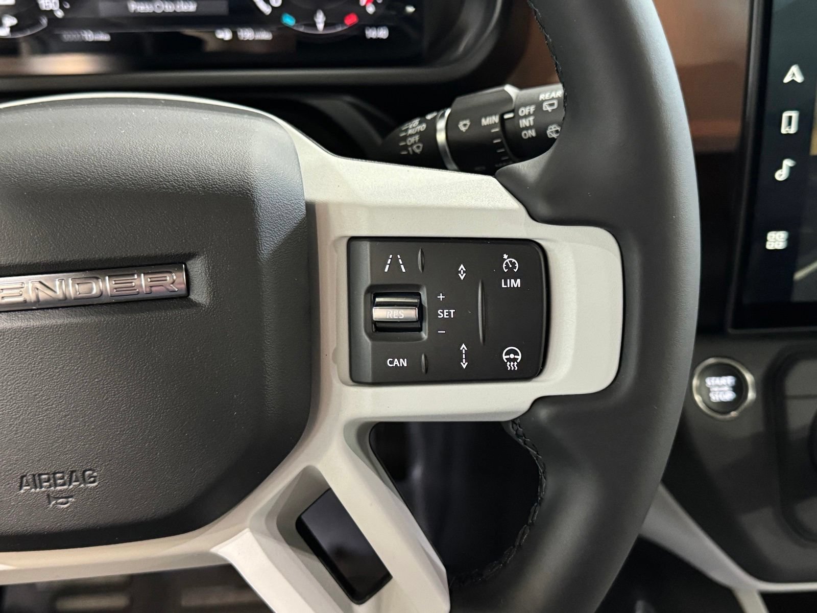 New 2026 Land Rover Defender 110 X-Dynamic SE AWD/4WD image 20