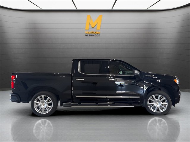 Used 2024 Chevrolet Silverado 1500 High Country w/ Technology Package image 2