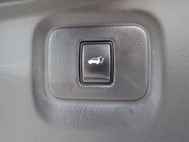 Used 2019 Nissan Pathfinder SL AWD/4WD image 9