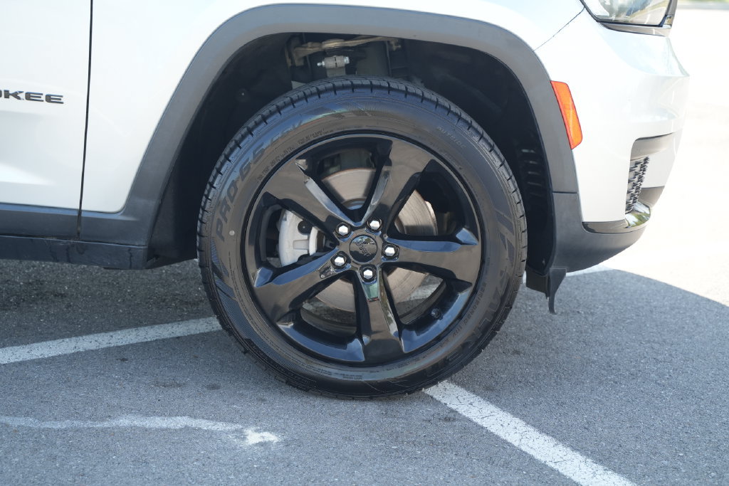Used 2021 Jeep Grand Cherokee L Laredo RWD image 49