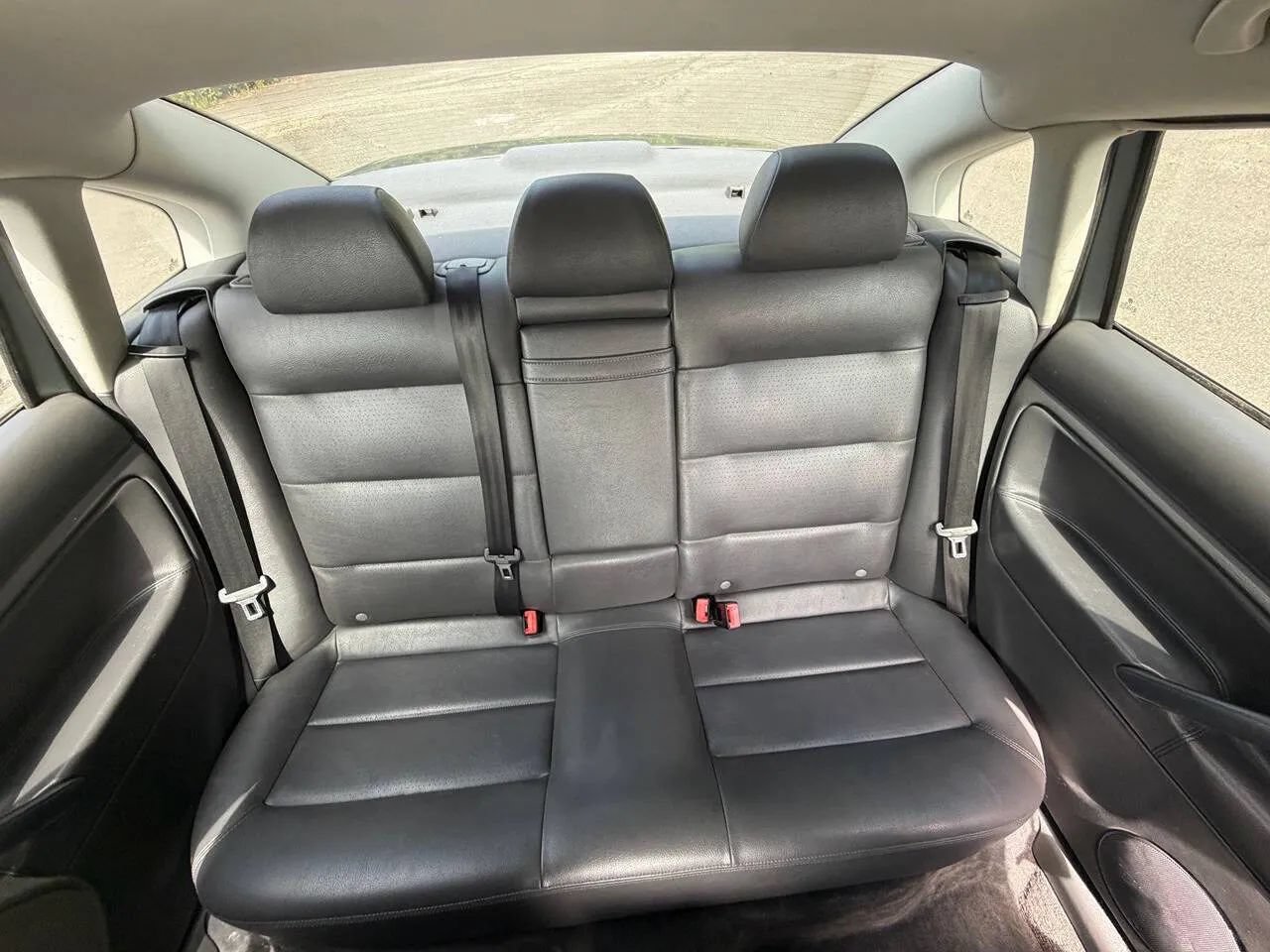 Used 2005 Volkswagen Passat GL FWD image 91