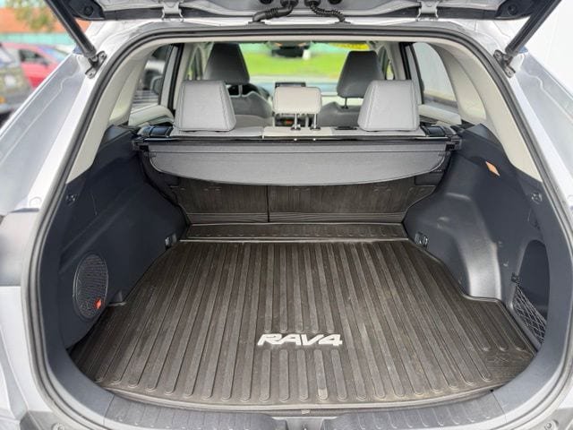 Used 2020 Toyota RAV4 Limited AWD/4WD image 25