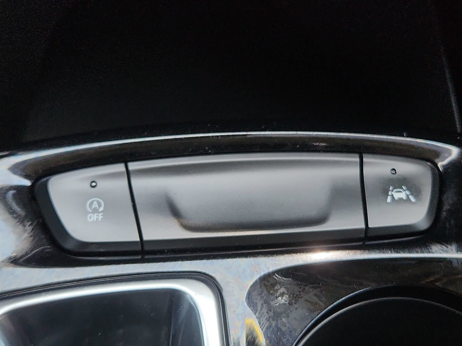 Used 2025 Chevrolet Trax LT FWD image 12
