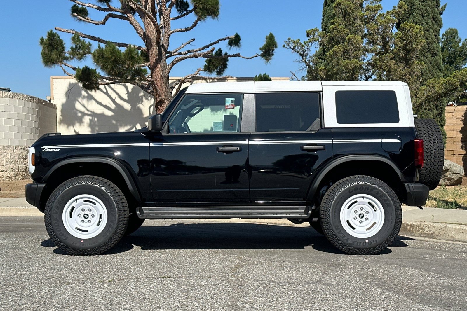 New 2026 Ford Bronco Heritage Edition AWD/4WD image 7