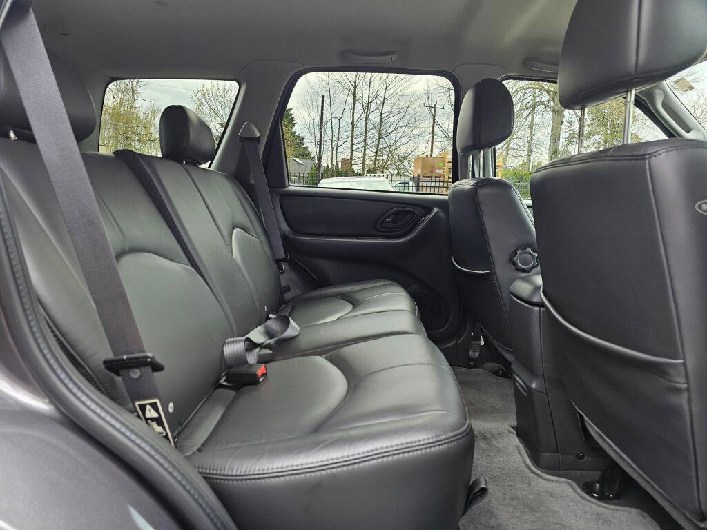 Used 2004 MAZDA Tribute ES image 13