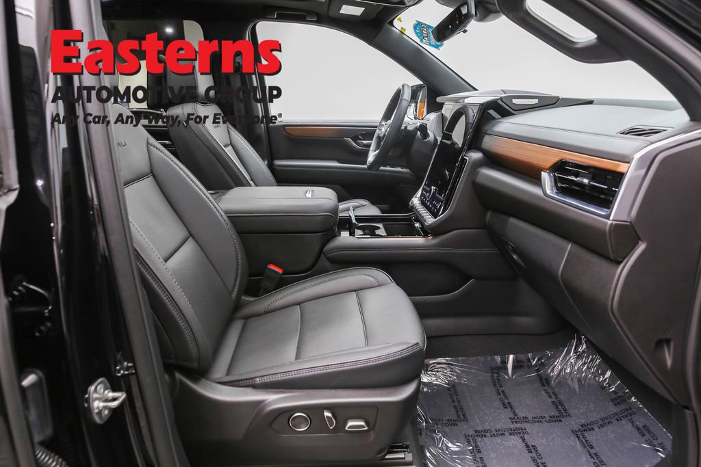 Used 2025 GMC Yukon XL Denali w/ Denali Reserve Package image 27