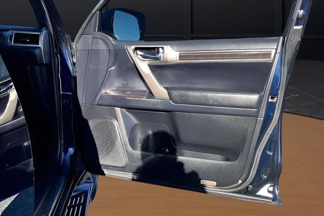 Used 2020 Lexus GX 460 Premium w/ Premium Package image 24