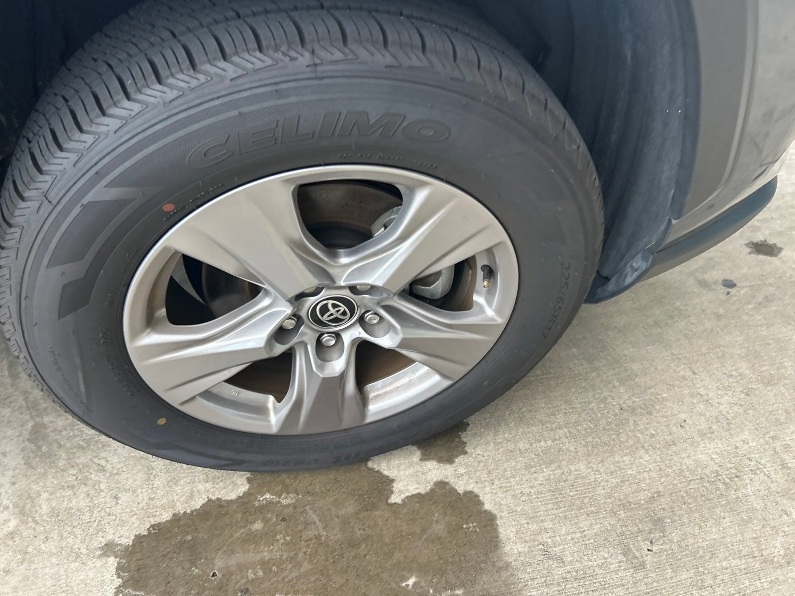 Used 2025 Toyota RAV4 XLE FWD image 6