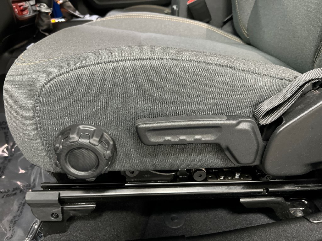 Used 2025 Jeep Wrangler Sport AWD/4WD image 21