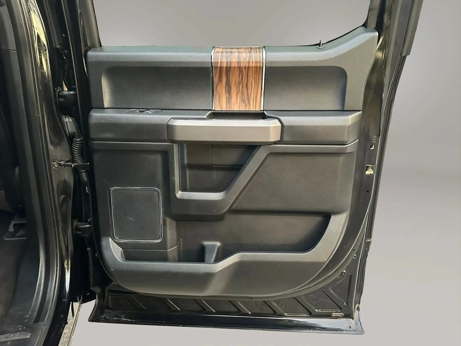 Used 2019 Ford F150 Platinum w/ Trailer Tow Package AWD/4WD image 20