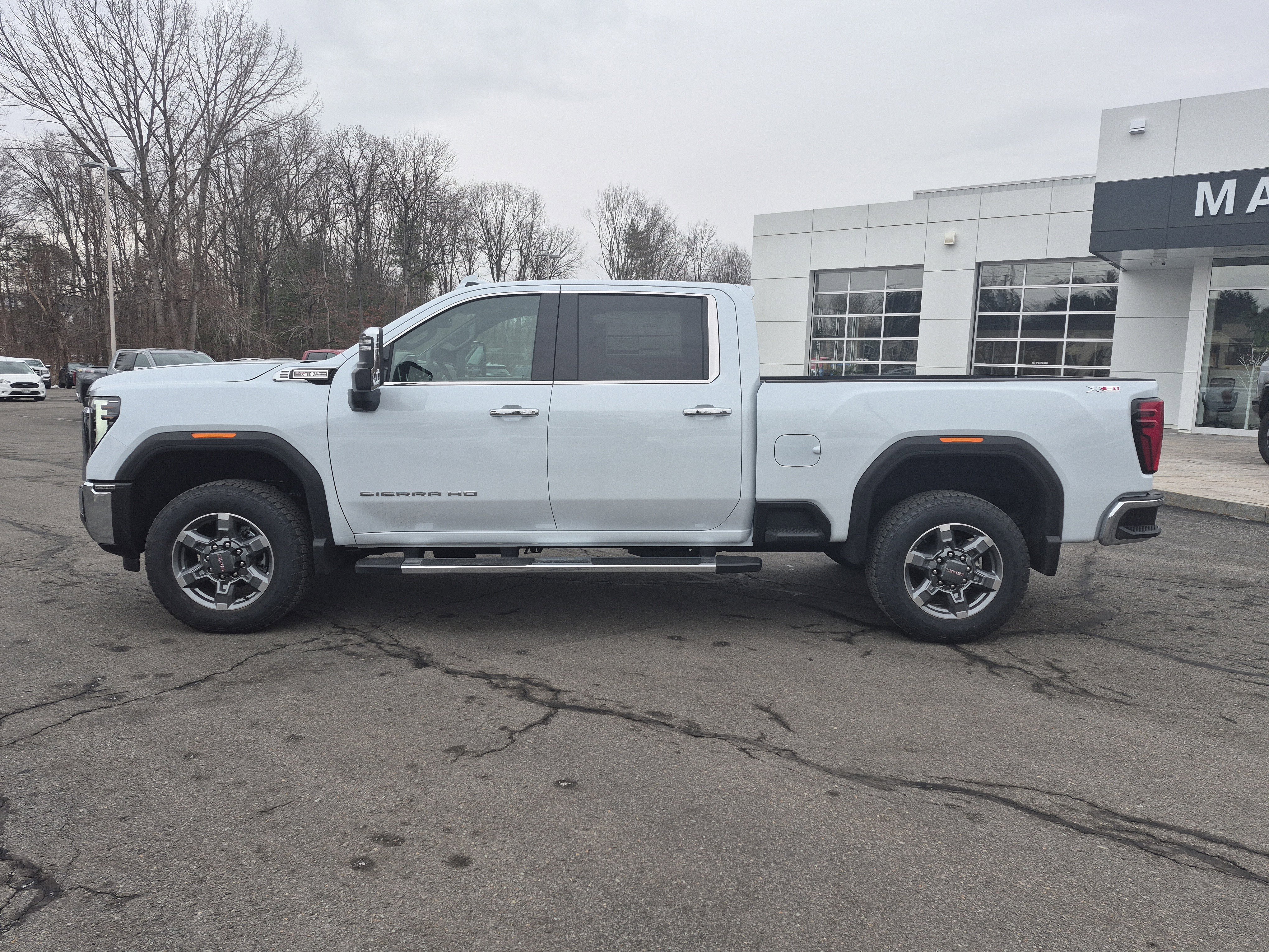 Used 2026 GMC Sierra 2500 SLT w/ SLT Premium Package image 2