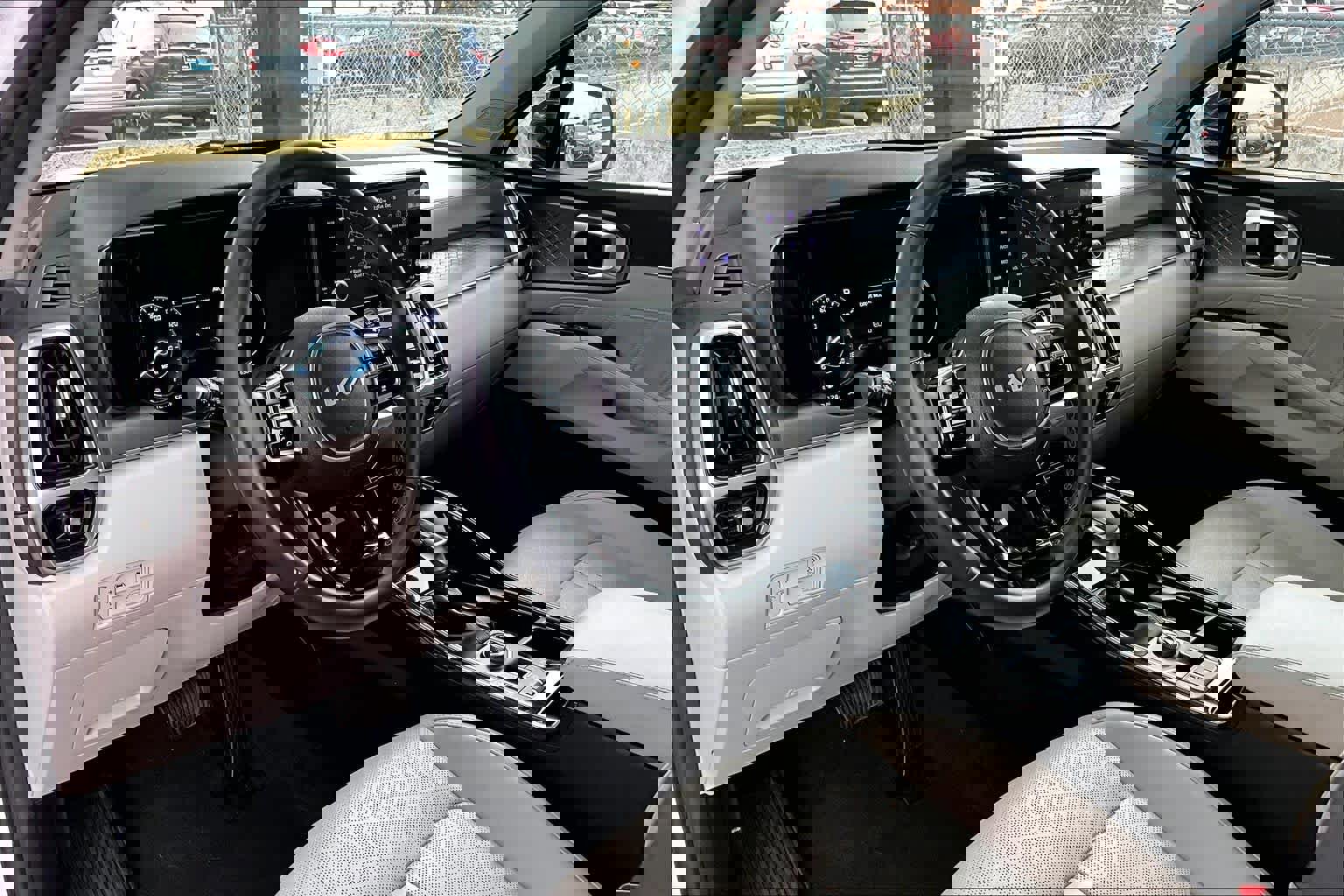 Used 2023 Kia Sorento SX image 17