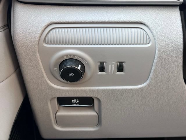 Used 2025 Jeep Wagoneer Series III w/ Premium Group I AWD/4WD image 21