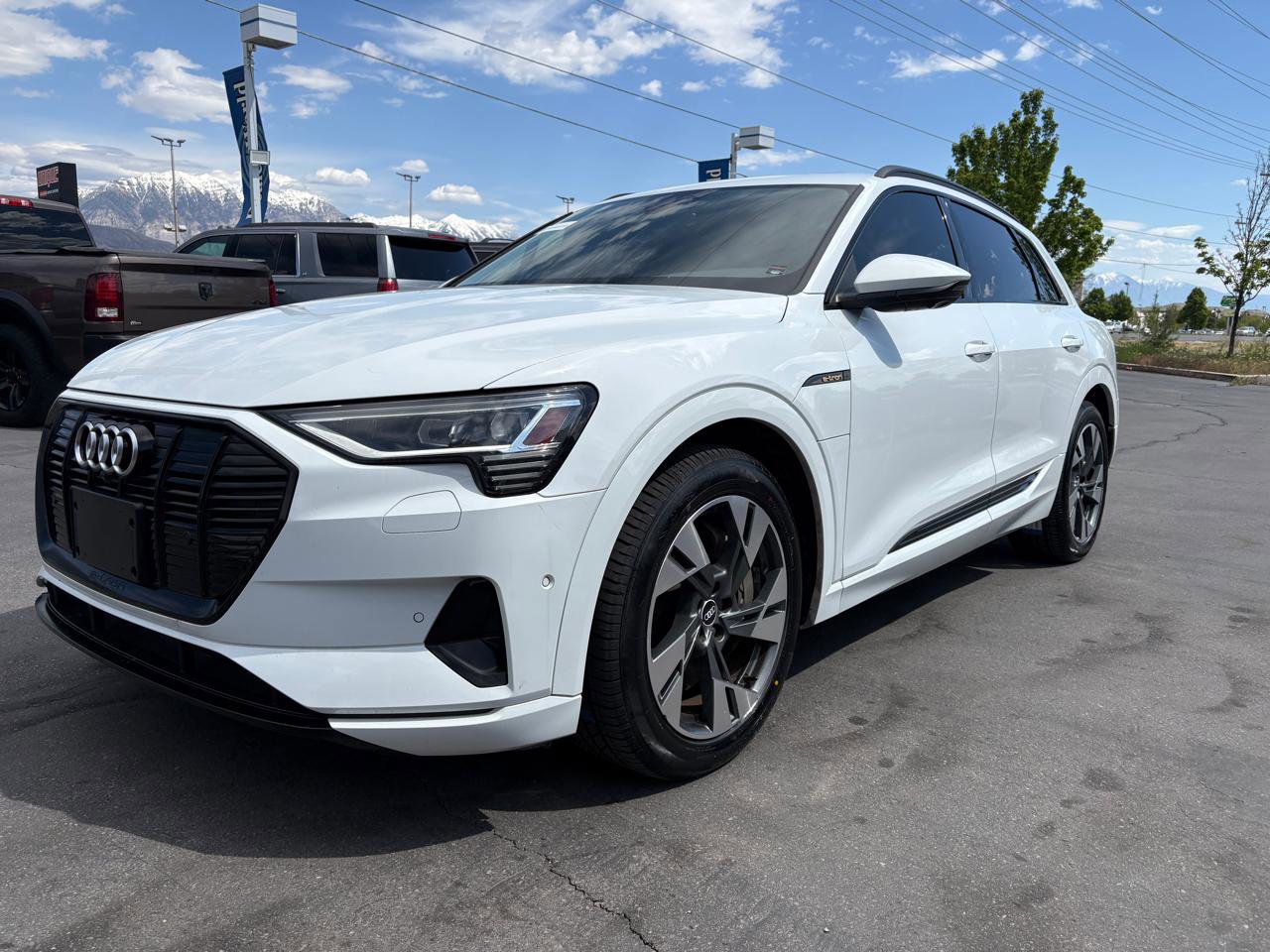 Used 2021 Audi e-tron Premium w/ Convenience Plus Package AWD/4WD image 3