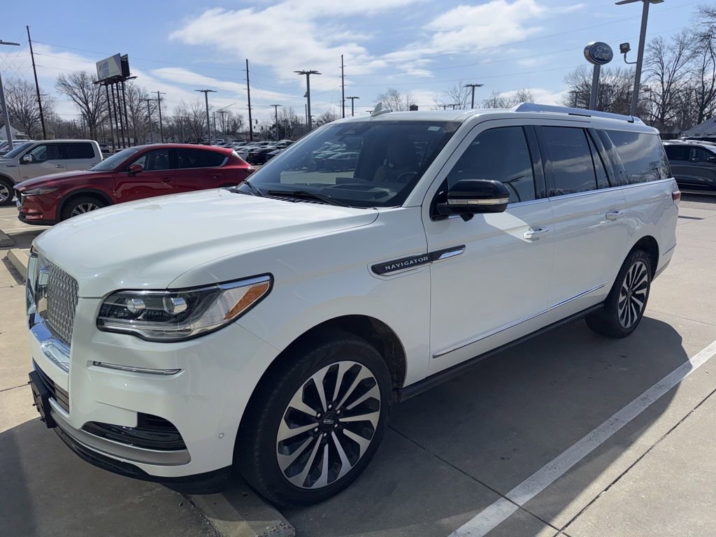 Used 2023 Lincoln Navigator L Reserve image 4
