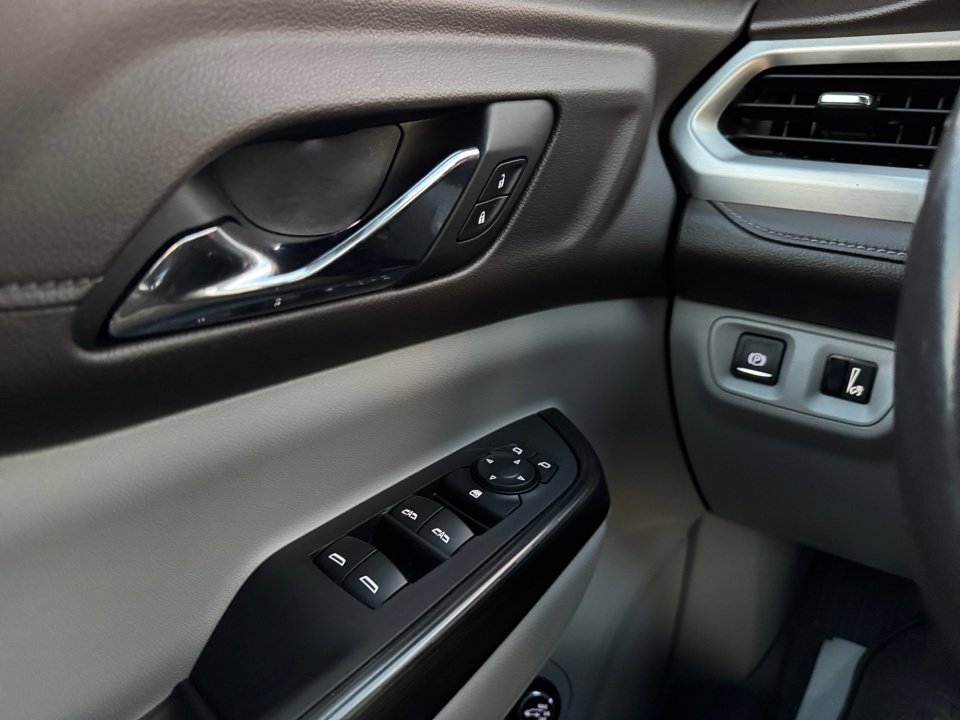 Certified 2022 GMC Acadia SLT w/ Trailering Package image 35