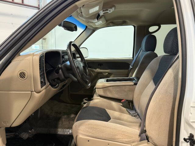 Used 2003 Chevrolet Avalanche 2500 AWD/4WD image 16