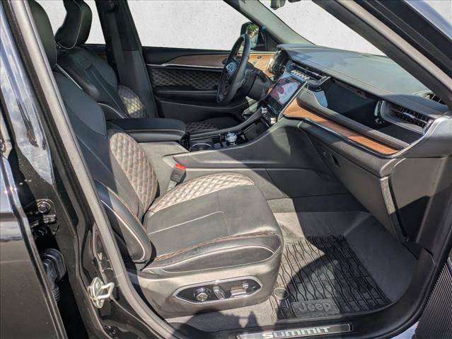 Used 2024 Jeep Grand Cherokee Summit w/ Adv Protech Group IV AWD/4WD image 17