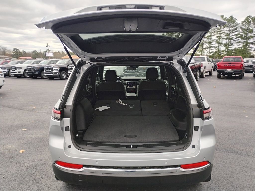 New 2025 Jeep Grand Cherokee Laredo X w/ Trailer Tow Package image 14