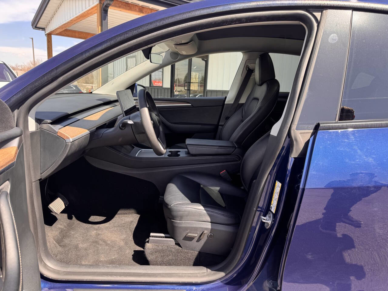 Used 2024 Tesla Model Y Long Range 4dr Crossover image 19