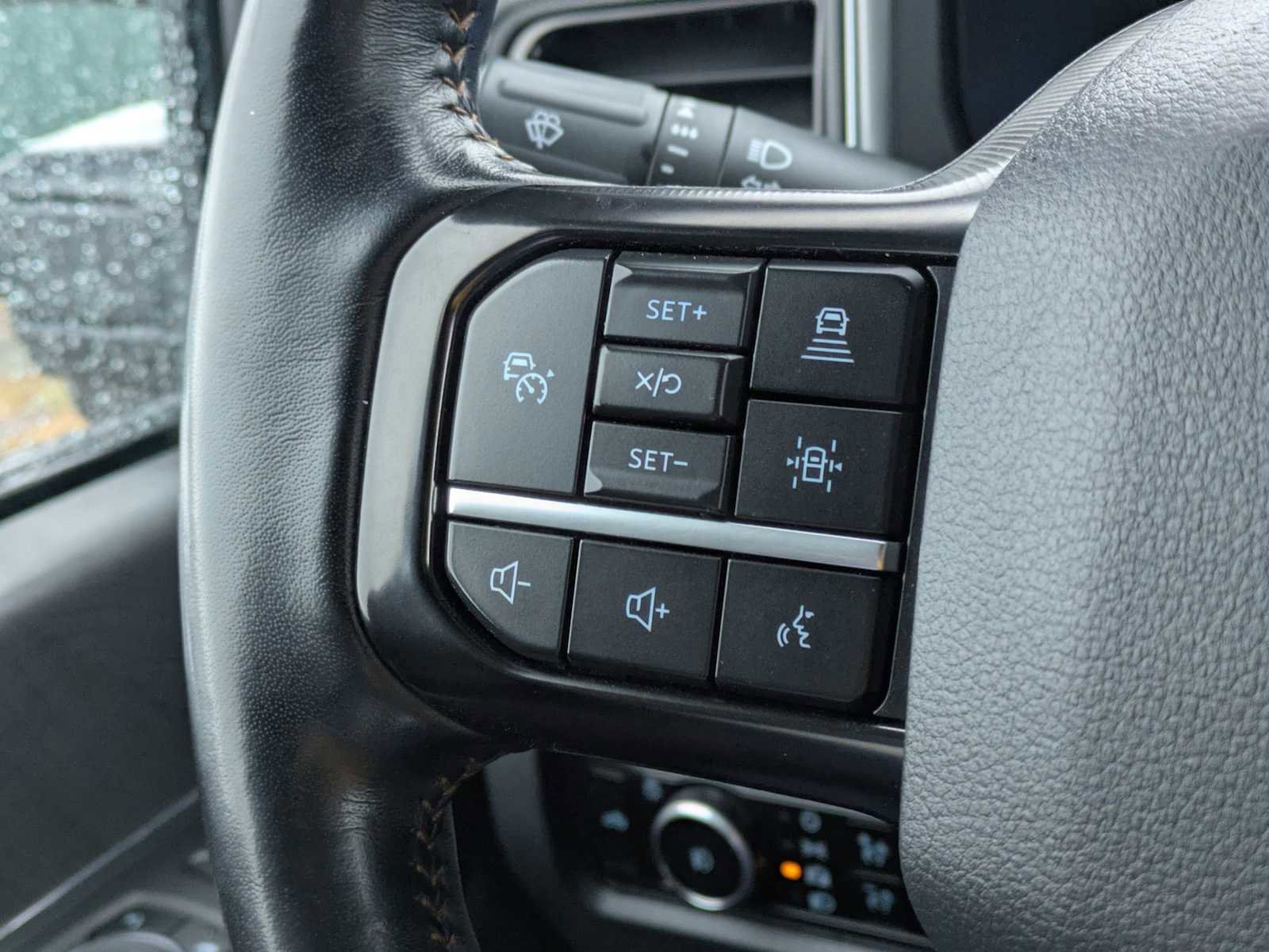 Used 2023 Ford F350 Platinum w/ Tremor Off-Road Package AWD/4WD image 26