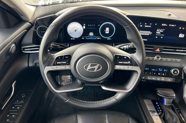 Used 2025 Hyundai Elantra Limited FWD image 18