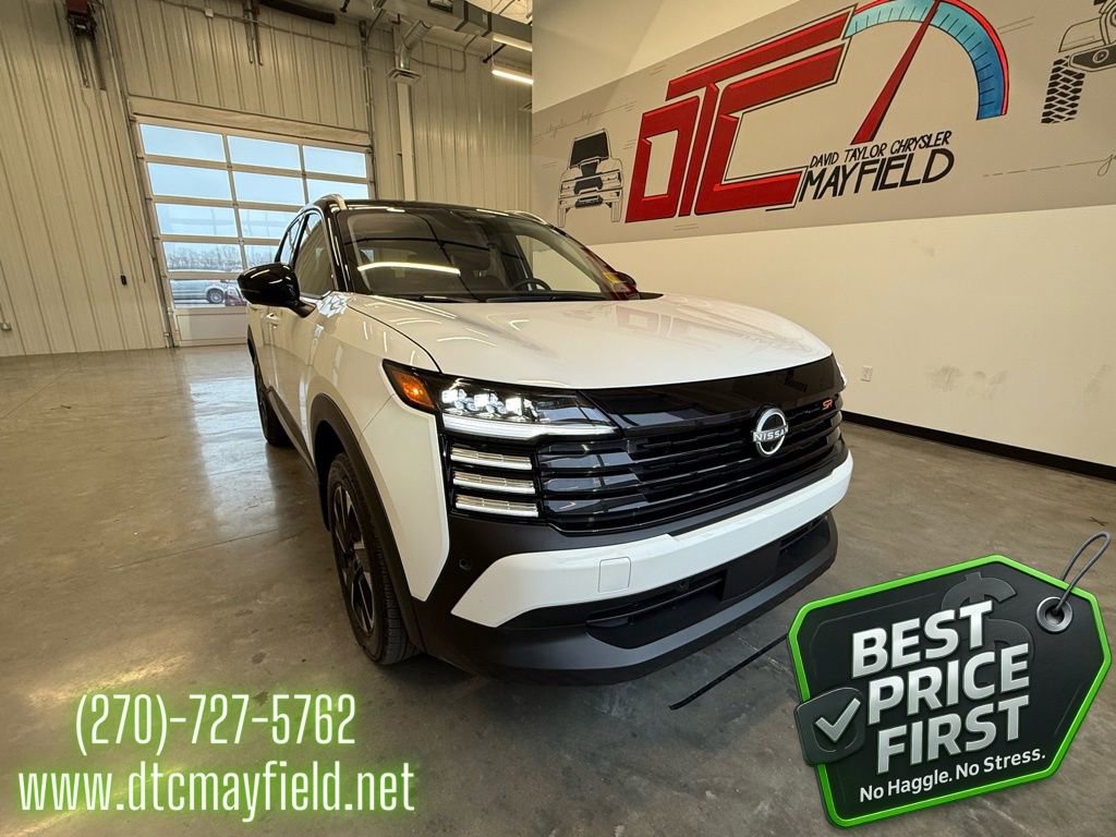 Used 2025 Nissan Kicks SR image 1