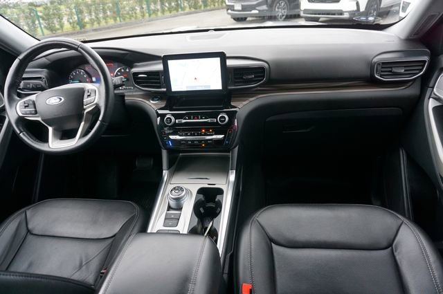 Certified 2022 Ford Explorer Limited w/ Equipment Group 301A image 6
