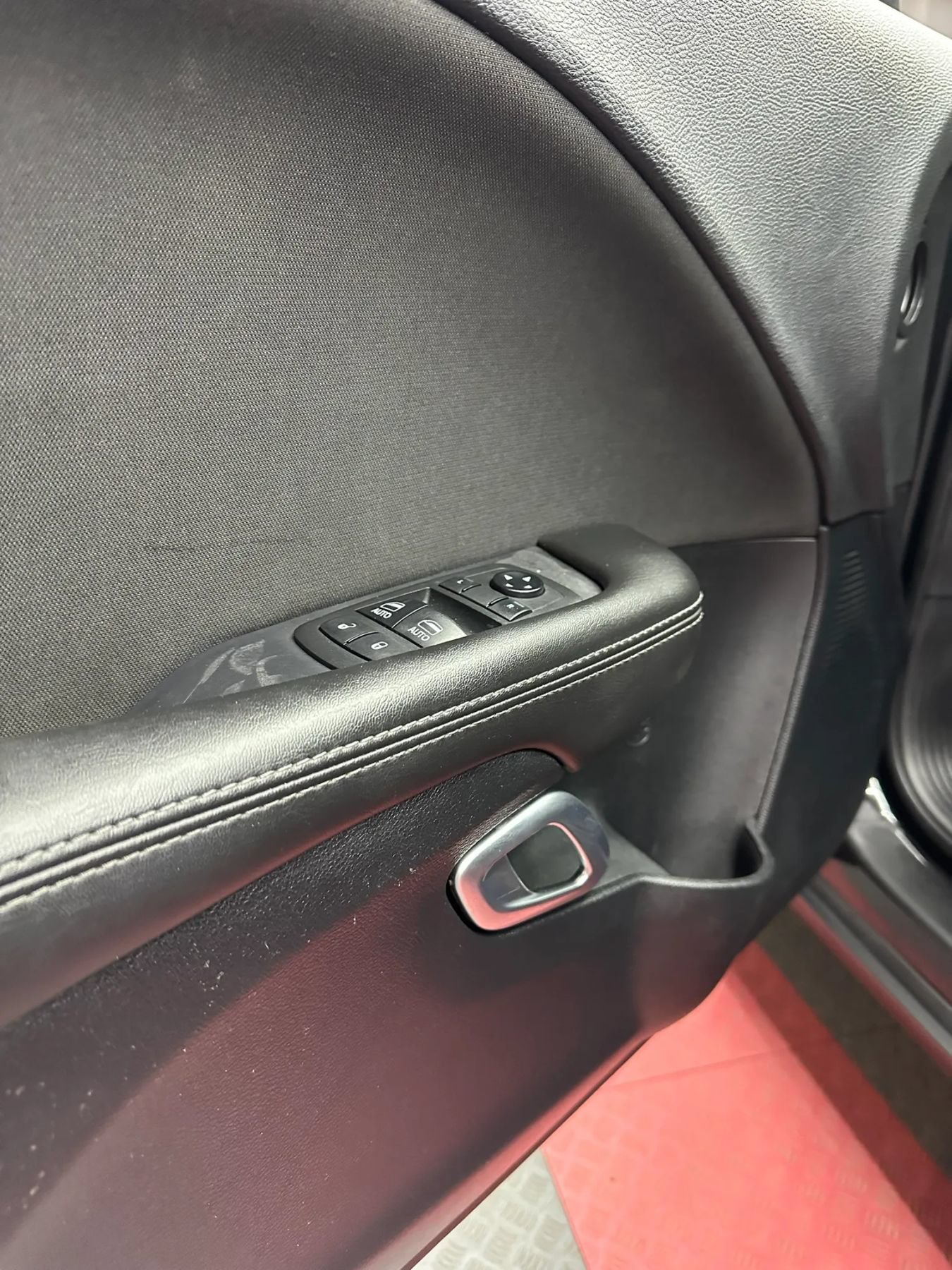 Used 2018 Dodge Challenger SXT RWD image 10