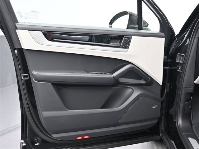 New 2025 Porsche Cayenne E-Hybrid image 14