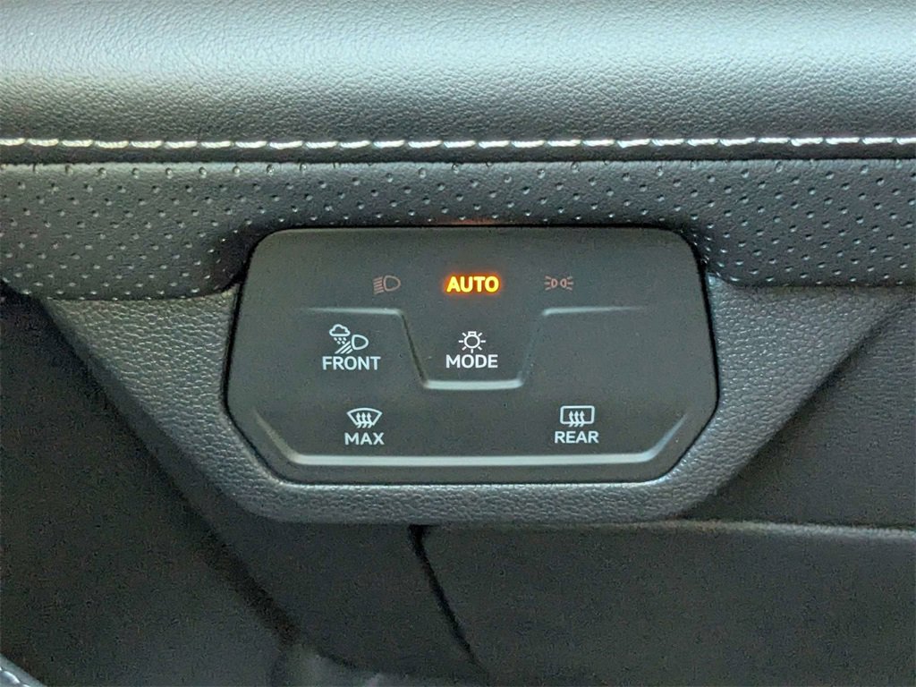 Used 2025 Volkswagen Atlas SE w/ Black Wheel Package image 28