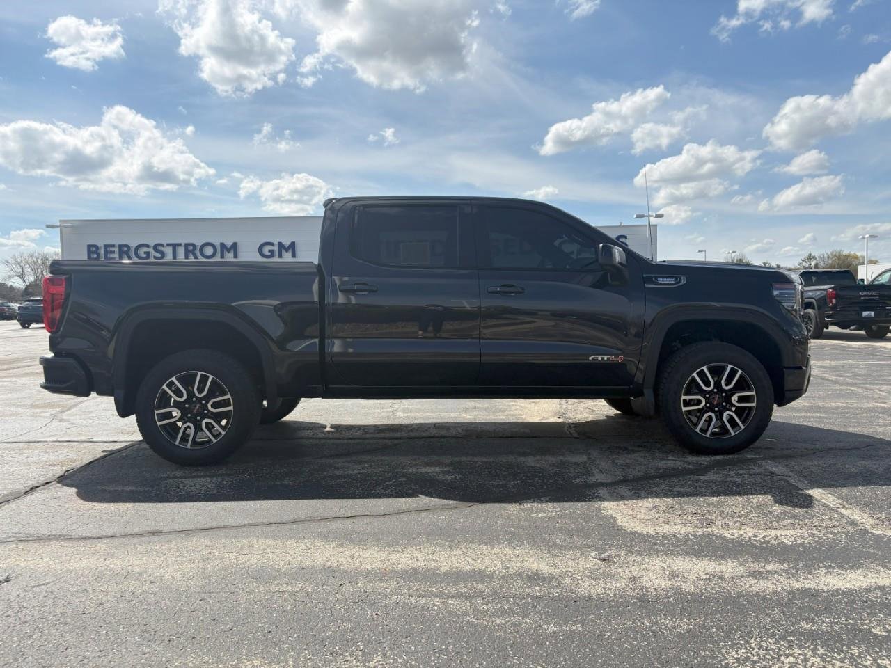 Used 2026 GMC Sierra 1500 AT4 w/ Technology Package image 8