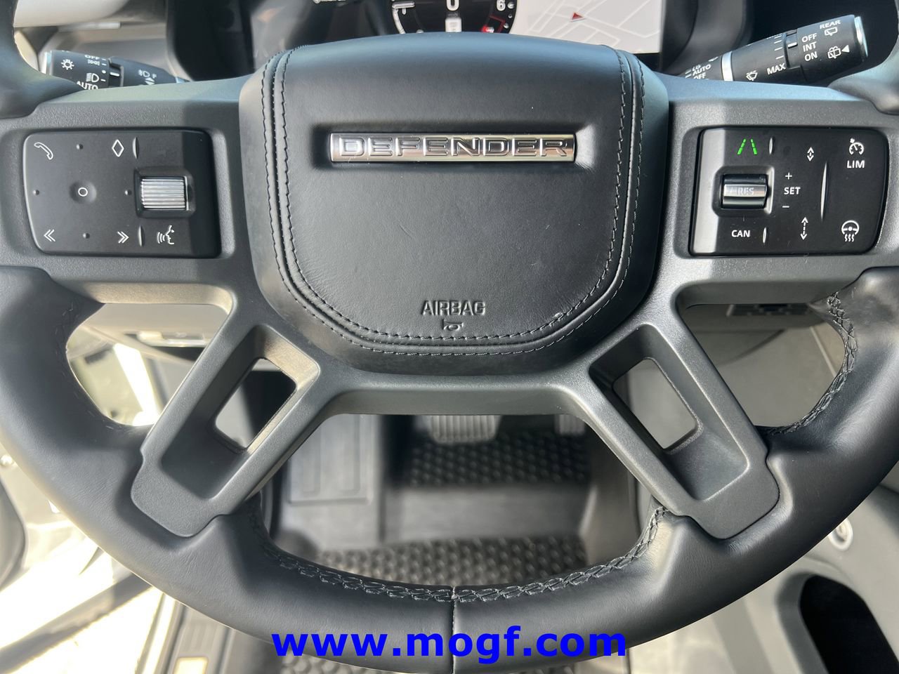 Used 2023 Land Rover Defender 110 X-Dynamic SE image 11