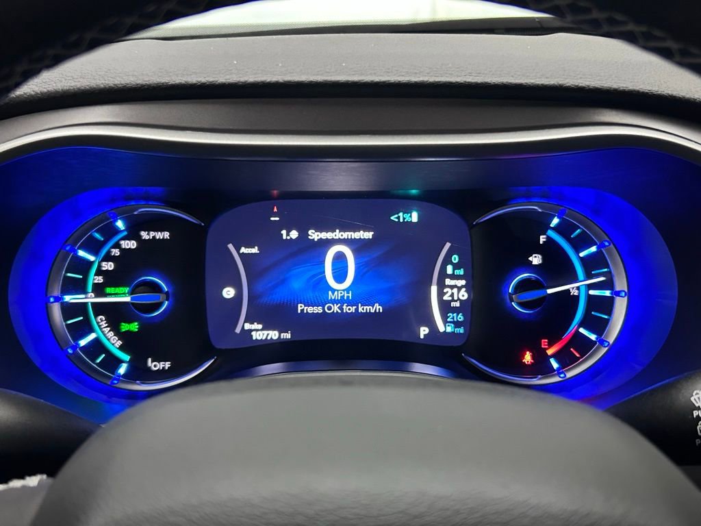 Used 2025 Chrysler Pacifica Select image 21