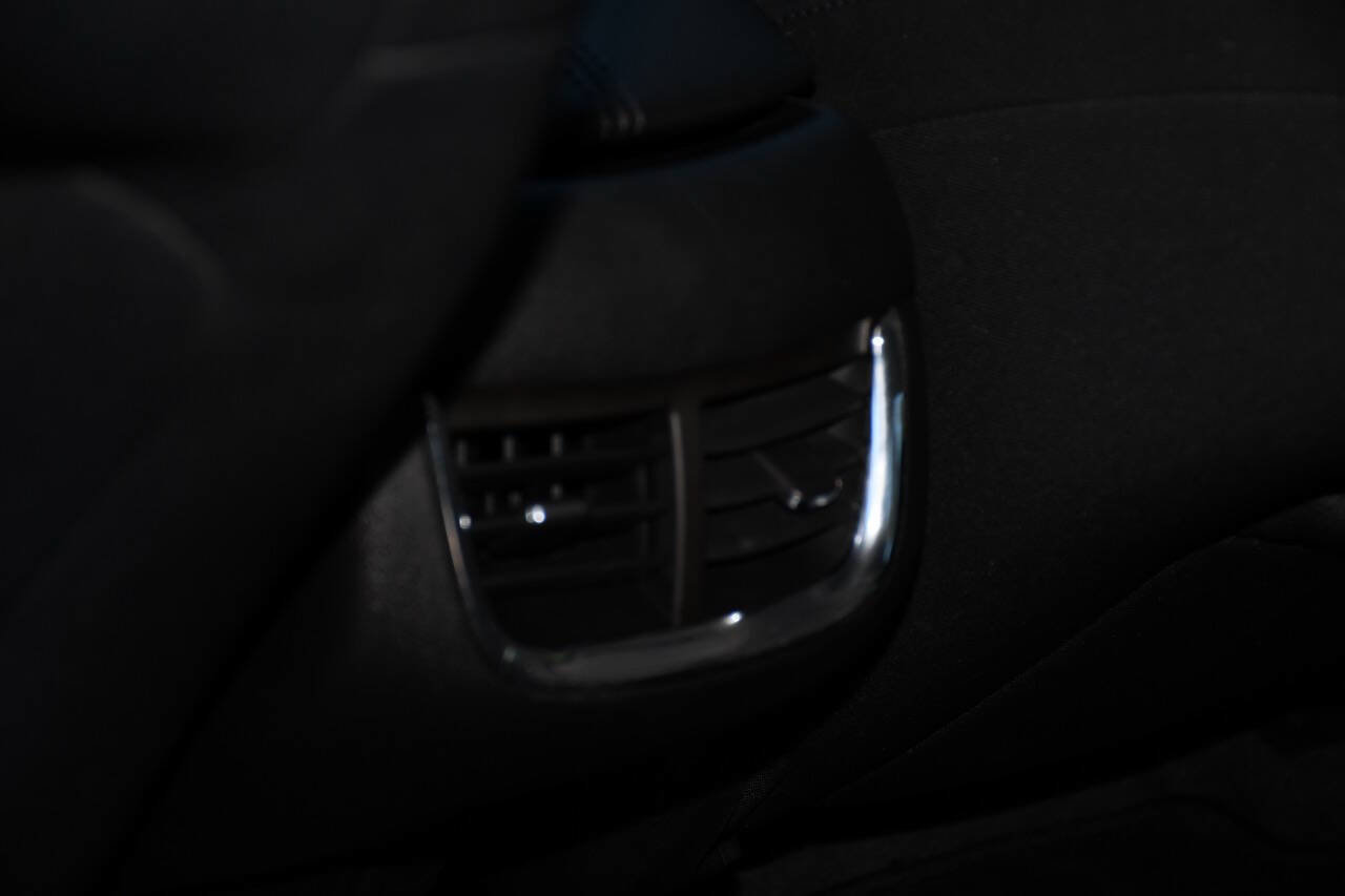 Used 2018 Chevrolet Malibu LT FWD image 18
