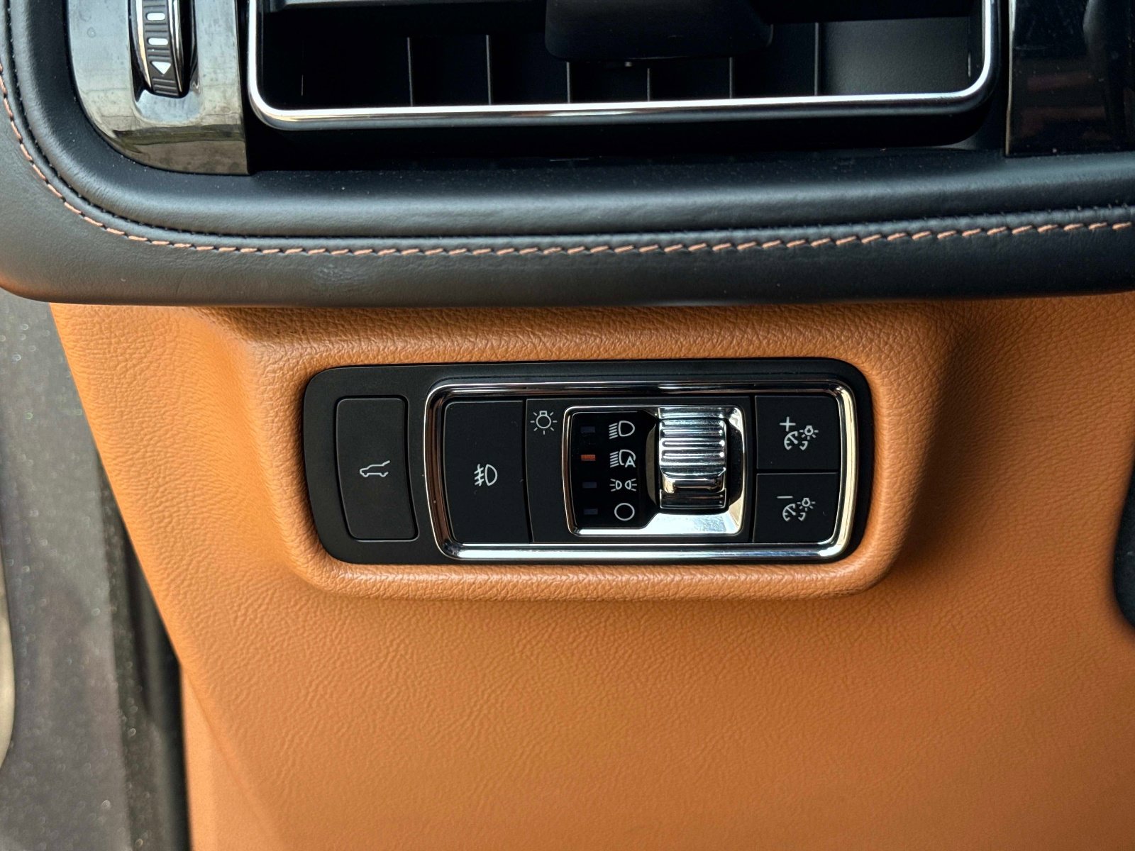 Used 2020 Lincoln Aviator Black Label w/ Class IV Trailer Tow Package image 34