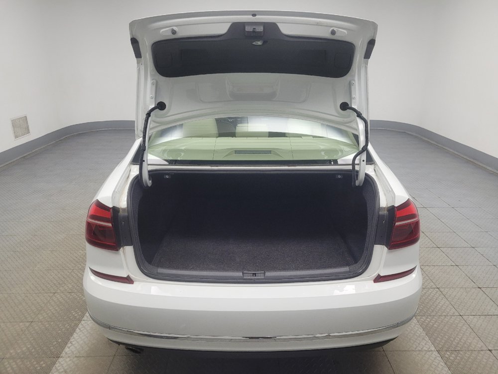 Used 2018 Volkswagen Passat 2.0T SE FWD image 29