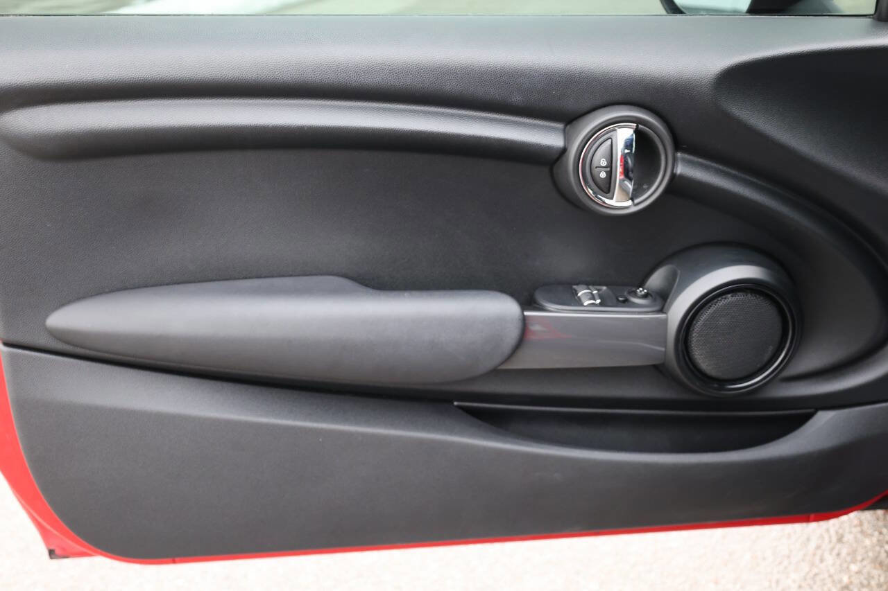 Used 2019 MINI Cooper 2-Door Hardtop image 12